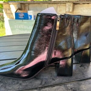 Black bootie, shiny hey girl Felecia